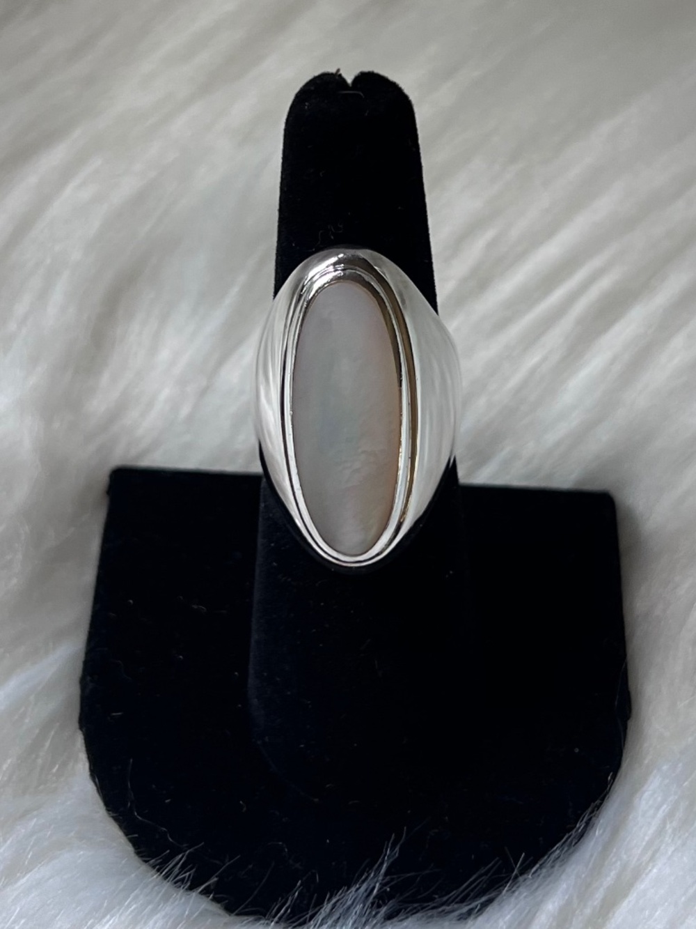 Bold Mother of Pearl and 925 Sterling Silver Ring - Size 7